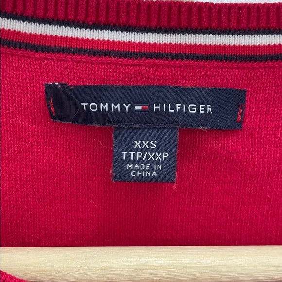 Cold-shoulder Tommy Sweater - Picture 4 of 5
